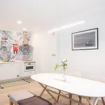 Town Square House شقة